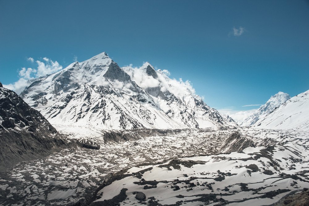 the wide expanse of gangotri glacier