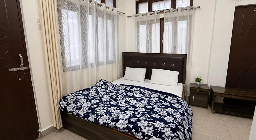 Deluxe Double Bedroom