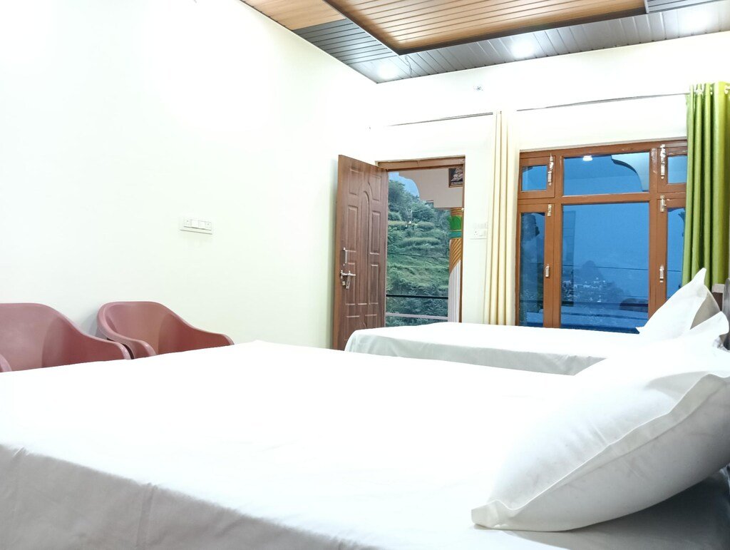 3 Adjacent Rooms