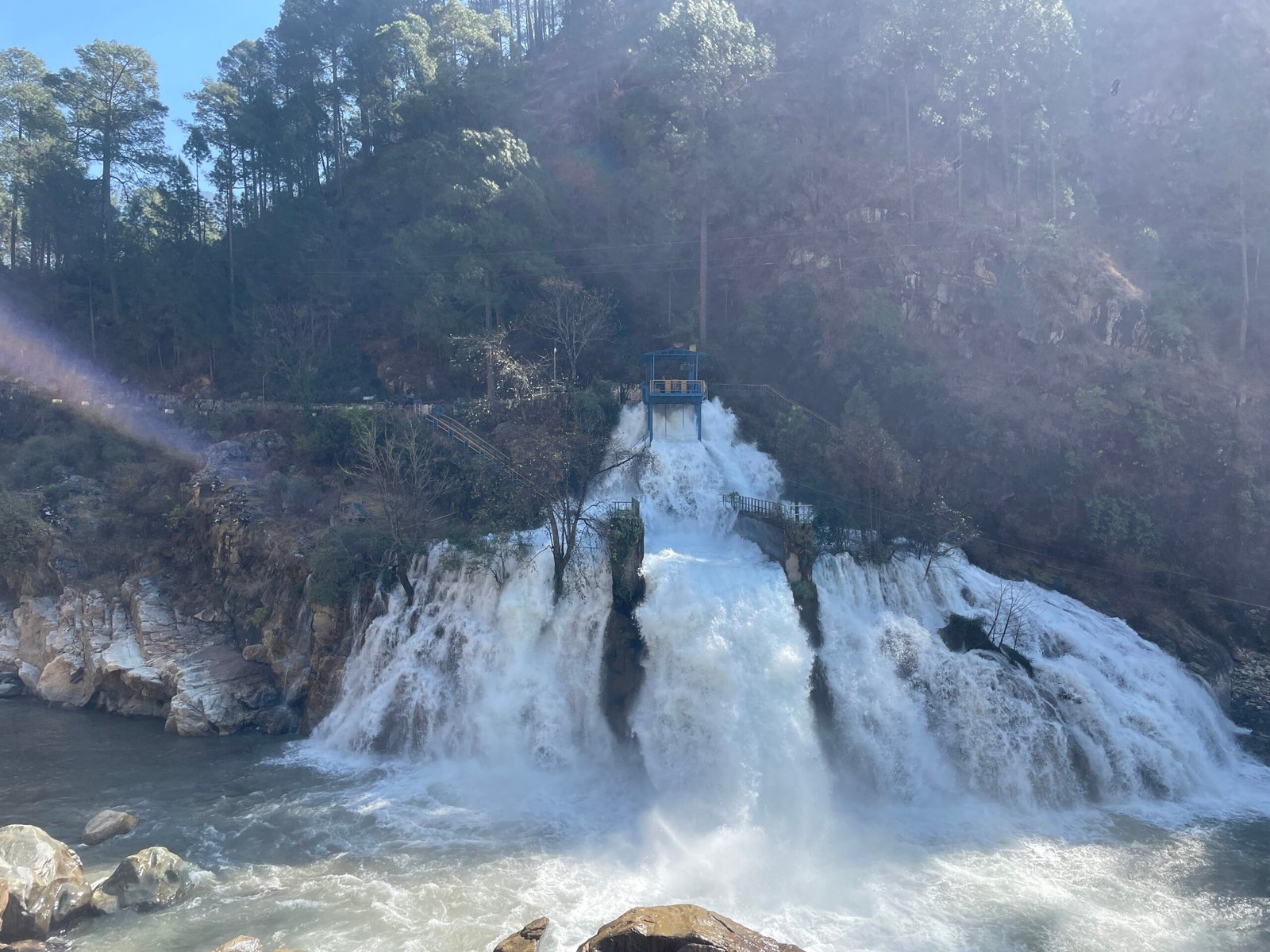 Khedi Waterfall Maneri Uttarkashi Uttarakhand roadside view